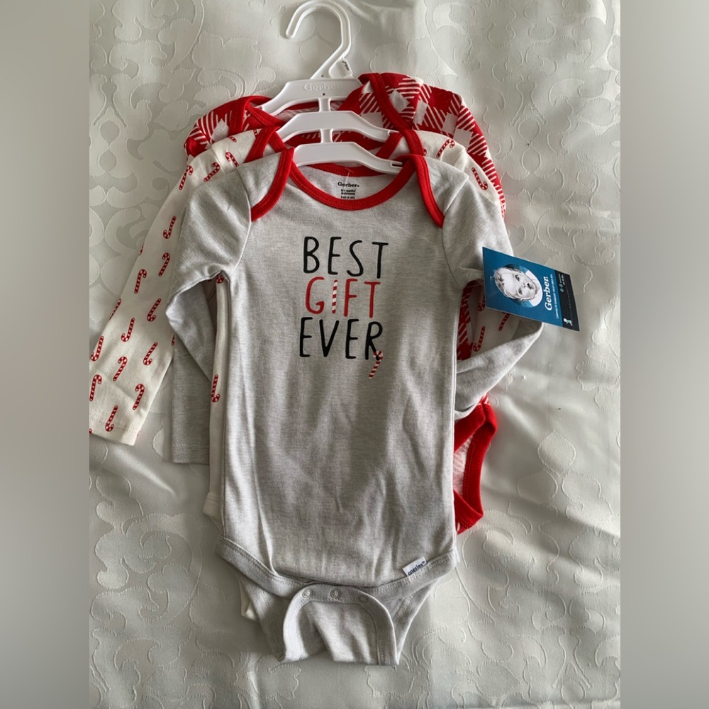 Gerber unisex onesies pack of 3 size 6-9 months NWT